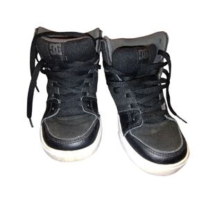 💚 GUC DC Kids Black High-Top Leather Sneakers Size 13